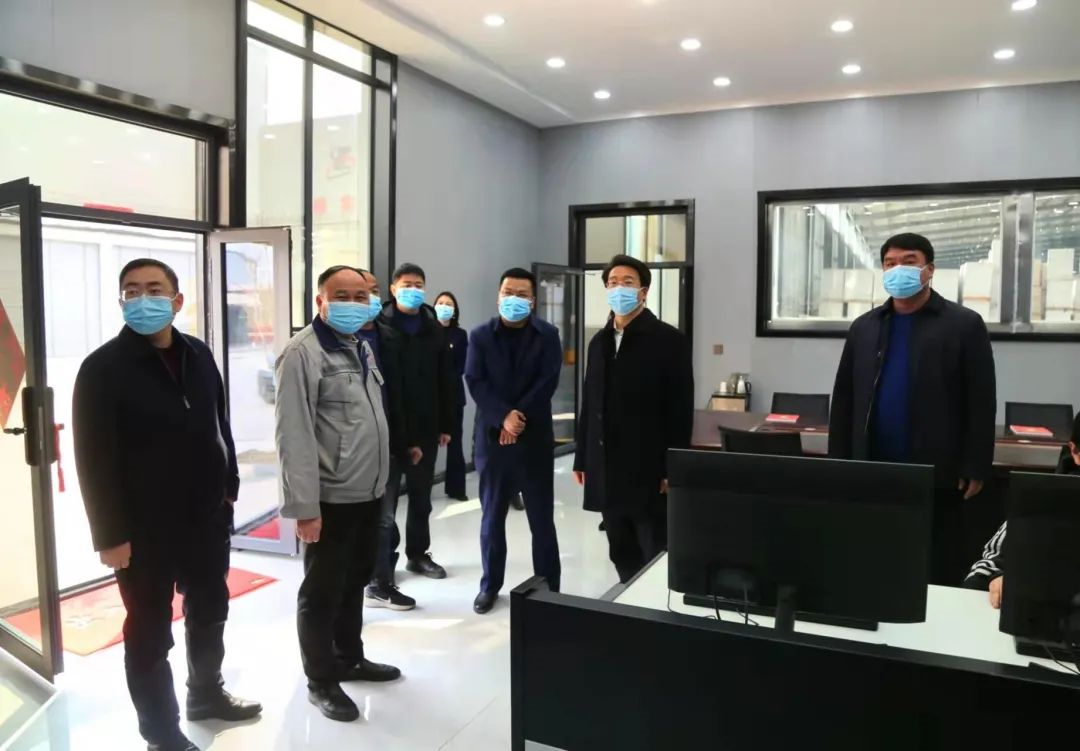 新密市市委副書記、市長程洋調(diào)研新密市正興耐火材料有限公司，送服務(wù)強信心，沖刺首季“開門紅”！(圖1)